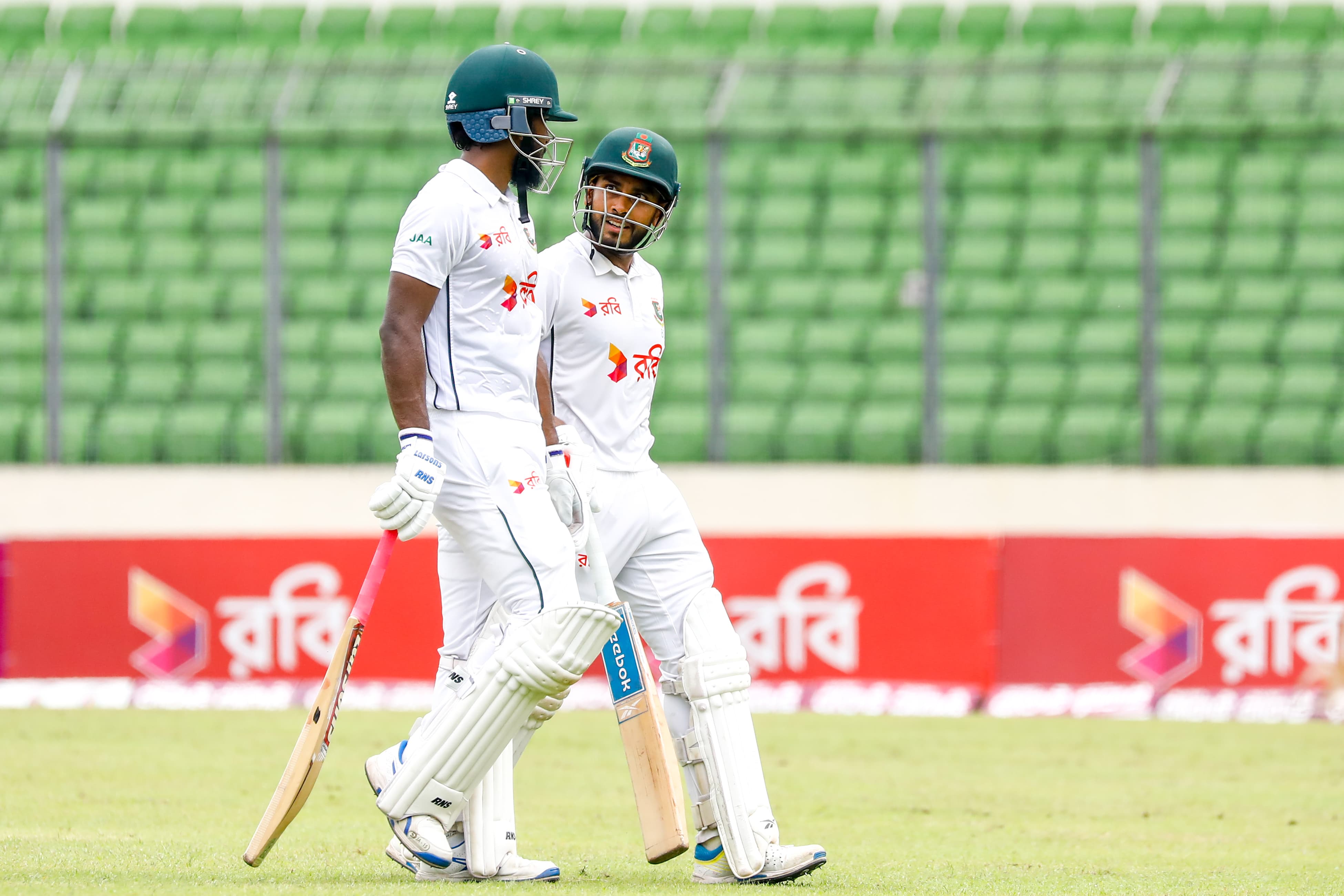 Mehidy, Jaker take Bangladesh into lead over South Africa in rain-hit Test